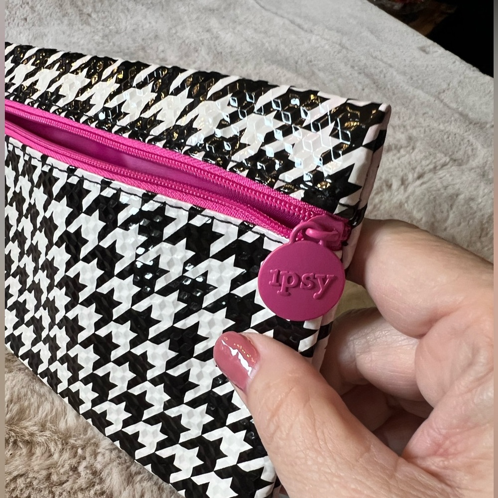 Ipsy Houndstooth Cosmetic Bag with Pink Zipper